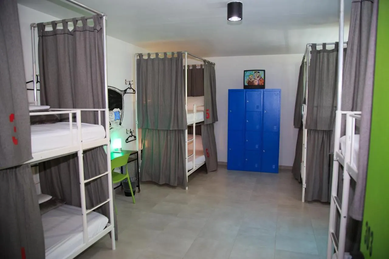 Nomada Beach Hostel- Isla Verde San Juan Hostal